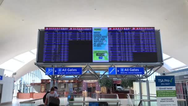 Louis Usa Departure Arrivals Board Louis Lambert International Airport — 图库视频影像