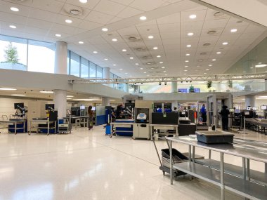 St. Louis, MO / USA - 10 / 2 / 20: St. Louis 'deki TSA güvenliği, MO Lambert Uluslararası Havaalanı STL.