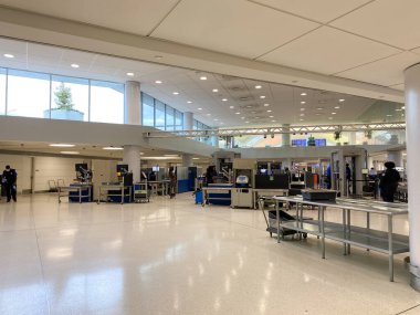 St. Louis, MO / USA - 10 / 2 / 20: St. Louis 'deki TSA güvenliği, MO Lambert Uluslararası Havaalanı STL.