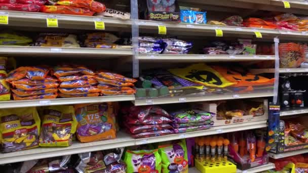 Springfield Usa Halloween Candy Toy Aisle Schnucks Grocery Store Springfield — стоковое видео