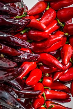 kırmızı Espelette biberleri.