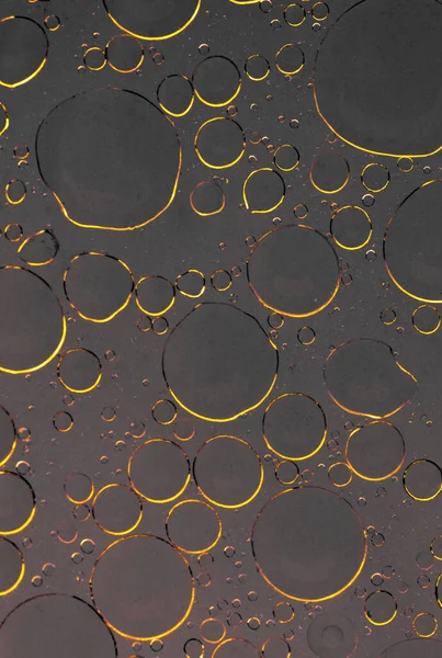 Portakal suyunun yüzeyinde yağ kabarcıkları