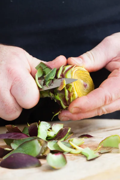 Bir enginara dönüşmek, doğal yeşil ve sarı