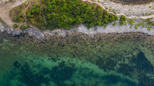 Bir adanın insansız hava aracı görüntüsü