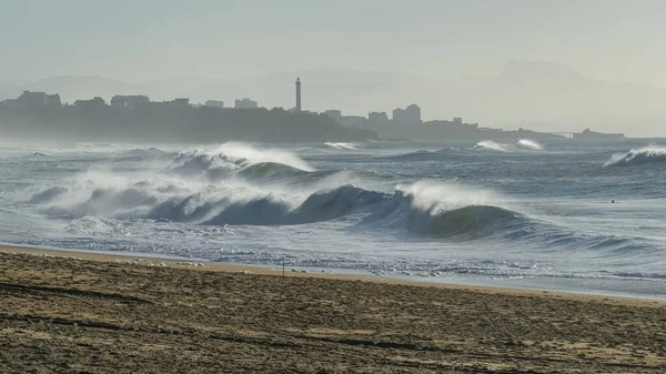 Denizde dalgalar, pastel renkler