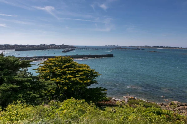 Güzel bir liman manzarası