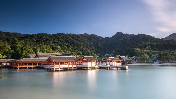 Japonya 'da denizdeki Stilt Evi