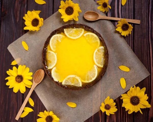 Домашний Лимонный Чизкейк Вкусный Сочный Деревянном Спине Стоковое Фото