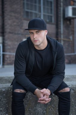 Genç Yakışıklı Adam 'ın Portresi Kötü Çocuk Haydut