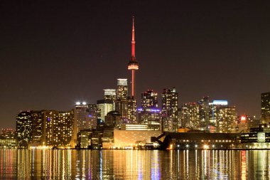 CN Kulesi Toronto Kanada Alacakaranlıkta Skyline