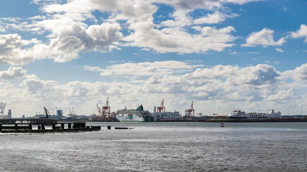 Puerto Dublín Con Grandes Grúas Industriales Día Soleado Vista Panorámica — Foto de Stock