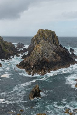 Malin Head, Donegal, İrlanda 'daki Vahşi Engebeli İrlanda kıyıları. Vahşi Atlantik Yolu.