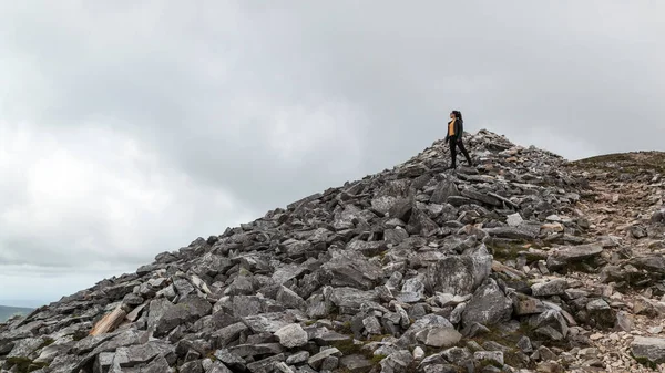 Wandermädchen Auf Dem Gipfel Des Errigal Donegal County Irland Teil — Stockfoto