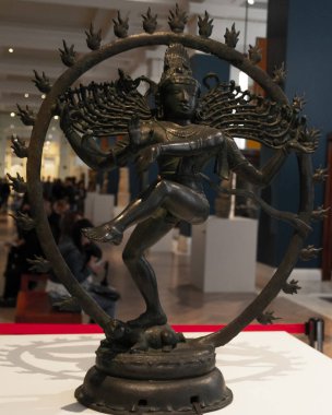 LONDON, İngiltere, 27 Nisan 2018: Britanya Müzesinde Nataraja Heykeli (Dans Tanrısı)