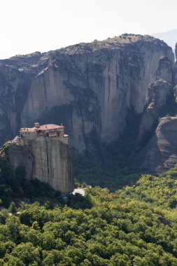 Roussanou Manastırı, Meteora Manastırı, Kalambaka, Trikala, Yunanistan. Büyük kayaların jeolojik oluşumları. Doğu Ortodoks Manastırları.