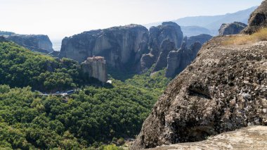 Roussanou Manastırı, Meteora Manastırı, Kalambaka, Trikala, Yunanistan. Büyük kayaların jeolojik oluşumları. Doğu Ortodoks Manastırları.