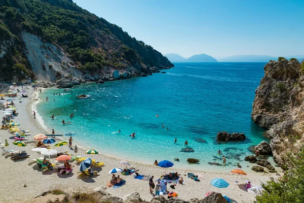 İyon Denizi 'ndeki Agiofili plajı, Lefkada Adası, Yunanistan. İyon Adaları.