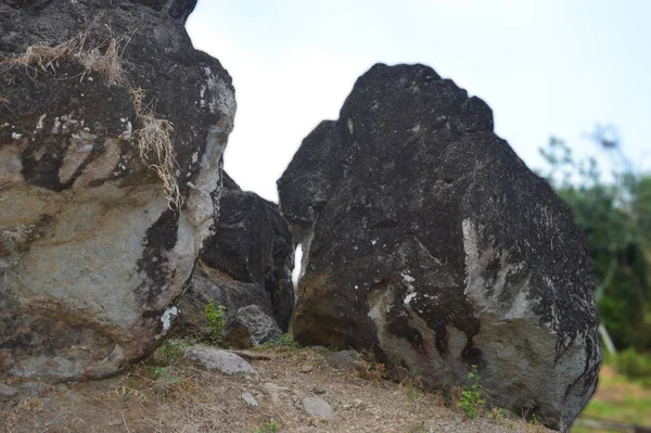 Rock Hill Com Fundo Desfocado Pedra Grande — Fotografia de Stock