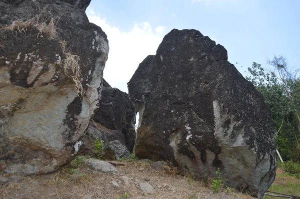 Rock Hill Com Fundo Desfocado Pedra Grande — Fotografia de Stock