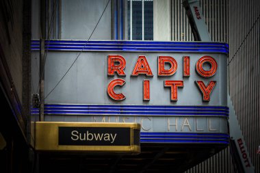 New York, New York, ABD - 22 Temmuz 2019: Radio City Music Hall tabelası