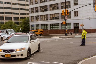 New York, New York / ABD - 23 Temmuz 2019: Brooklyn 'de New York Polisi Trafiği Yönetti