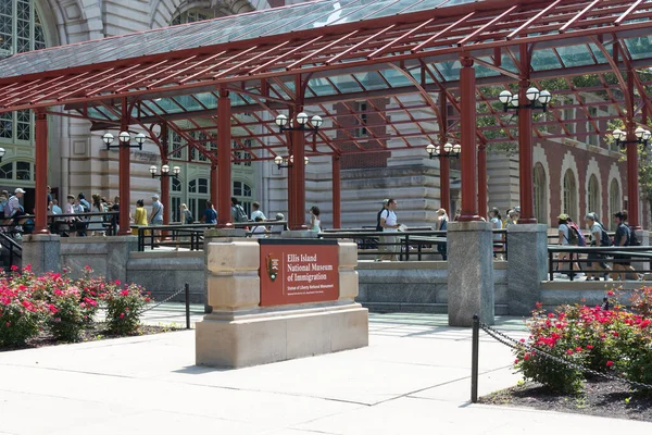 New York, New York / ABD - 19 Temmuz 2019: Ellis Adası Göçmenlik Müzesi İşareti