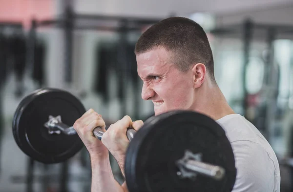 Atleet Liften Lange Halter Training Biceps Met Alle Macht — Stockfoto
