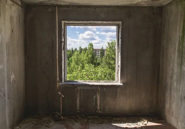 Blick Aus Dem Fenster Einer Verlassenen Wohnung Ähnlich Einem Bild — Stockfoto