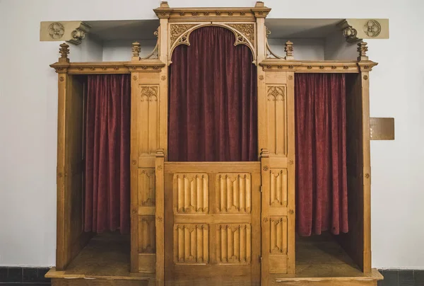 Drewniany Pokój Spowiedzi Kościele — Zdjęcie stockowe