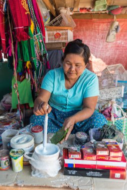 Payathonzu, Myanmar - 2 Mart 2018: Pazar Payathonsu Kayin devlet, kültür 
