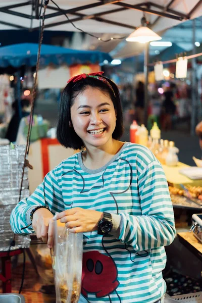 Bangkok Thailandia Aprile 2018 Chef Non Identificato Che Cucina Mala — Foto Stock