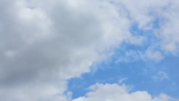 蓝天白云的自然天空的云彩 用作墙纸背景 — 图库视频影像
