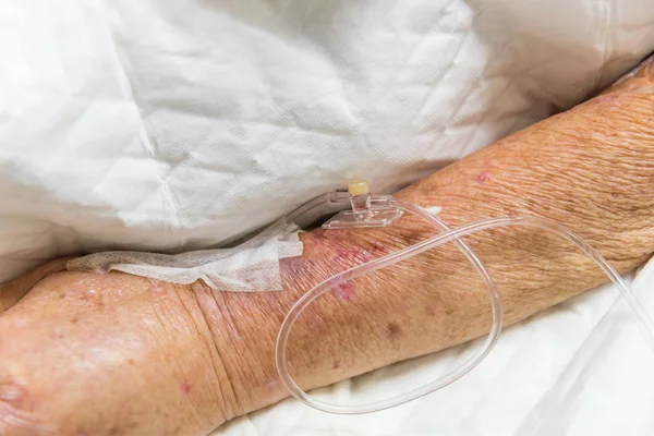 Patientin Asiatische Ältere Frauen 80Er Jahre Mit Intravenöser Kochsalzlösung Der — Stockfoto