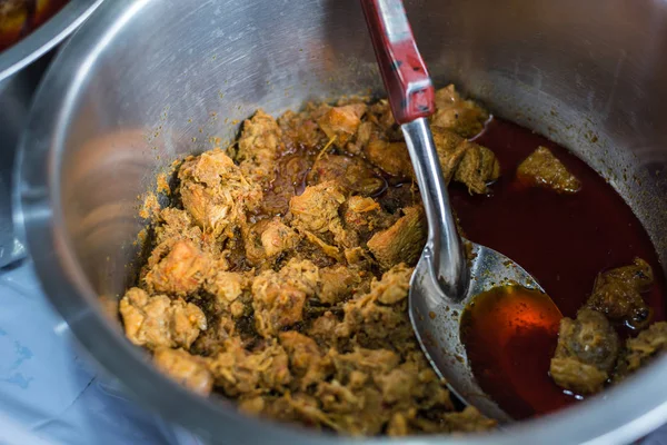 Hangle Curry, Kuzey stili asmak yatıyordu köri (Gaaeng Laeh asmak) Tay sokak gıda pazarı veya restoran Tayland Satılık
