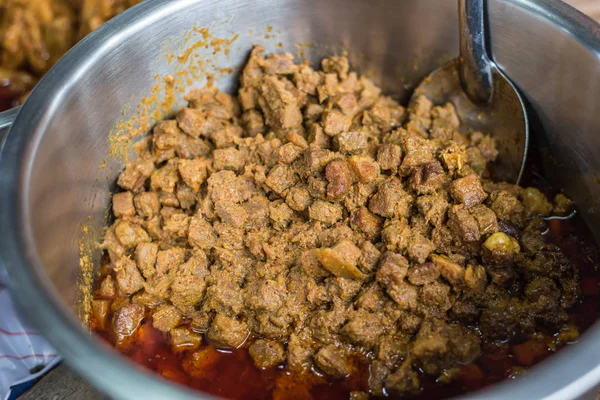 Hangle Curry, Kuzey stili asmak yatıyordu köri (Gaaeng Laeh asmak) Tay sokak gıda pazarı veya restoran Tayland Satılık