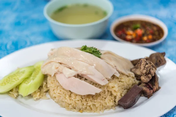Reis Gedünstet Mit Hühnersuppe Hainanesischer Hühnerreis Mit Gurken Leber Und — Stockfoto