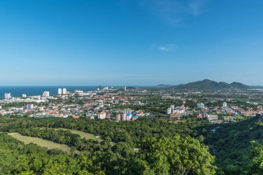 Prachuap Khiri Khan, Tayland - 17 Haziran 2017: Cityscape görünümü Hua Hin dağ. Hua Hin Tayland güzel plaj, deniz, otel ve resort, Prachuap Khiri Khan Seyahat için favori bir şehirdir.