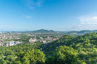 Prachuap Khiri Khan, Tayland - 17 Haziran 2017: Cityscape görünümü Hua Hin dağ. Hua Hin Tayland güzel plaj, deniz, otel ve resort, Prachuap Khiri Khan Seyahat için favori bir şehirdir.