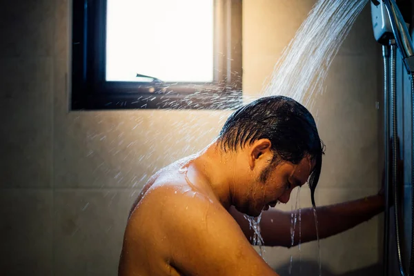 Asiático Hombre Años Duchándose Baño Para Limpiar Cuerpo Relajarse Por —  Fotos de Stock