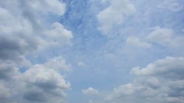 蓝天白云的自然天空的云彩 用作墙纸背景 — 图库视频影像