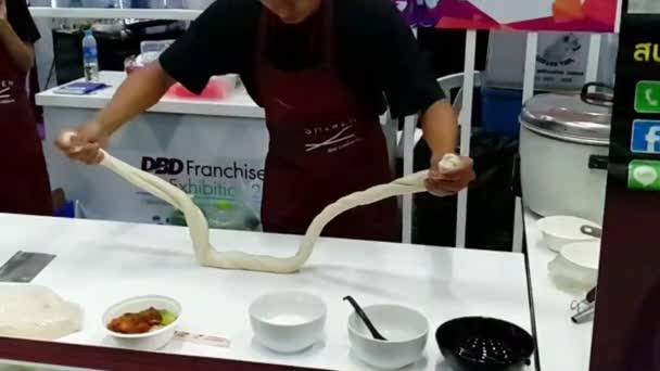 Bangkok Tailândia Julho 2018 Câmera Lenta Chef Não Identificado Demonstrando — Vídeo de Stock