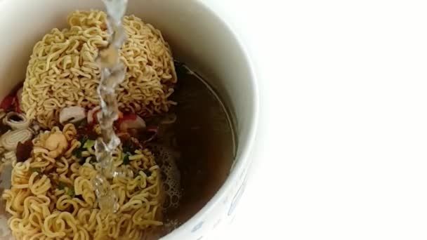 Slow Motion Pour Hot Water Instant Noodle White Bowl Fastfood — Stock Video