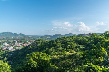 Prachuap Khiri Khan, Tayland - 17 Haziran 2017: Cityscape görünümü Hua Hin dağ. Hua Hin Tayland güzel plaj, deniz, otel ve resort, Prachuap Khiri Khan Seyahat için favori bir şehirdir.
