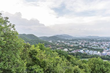Prachuap Khiri Khan, Tayland - 17 Haziran 2017: Cityscape görünümü Hua Hin dağ. Hua Hin Tayland güzel plaj, deniz, otel ve resort, Prachuap Khiri Khan Seyahat için favori bir şehirdir.