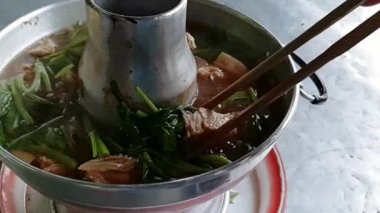Ağır çekim kavurma et temizleyin sebzeli güveç et tendon çorba Stew (Ekaehla et)