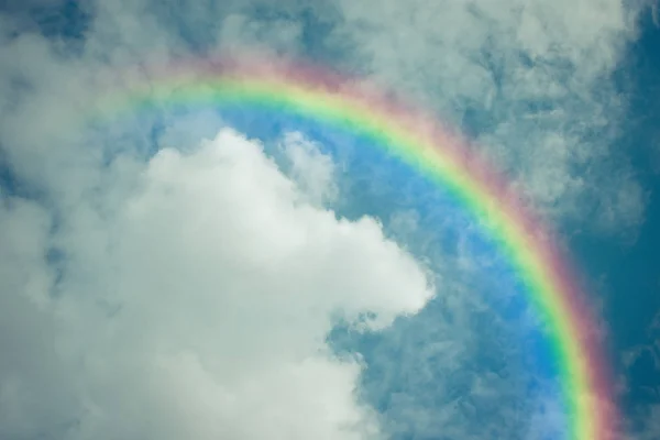 Arcobaleno Nuvoloso Cielo Naturale Con Cielo Blu Nuvole Bianche Arcobaleno — Foto Stock