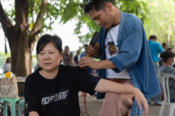 Bangkok Tailandia Julio 2017 Mujer Tailandesa Identificada Para Tomar Servicio —  Fotos de Stock