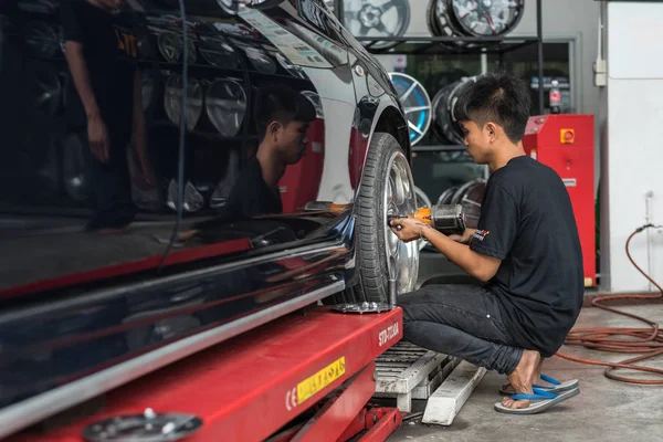 Bangkok Thailand Augustus 2017 Unidentified Auto Monteur Militair Demontage Controle — Stockfoto