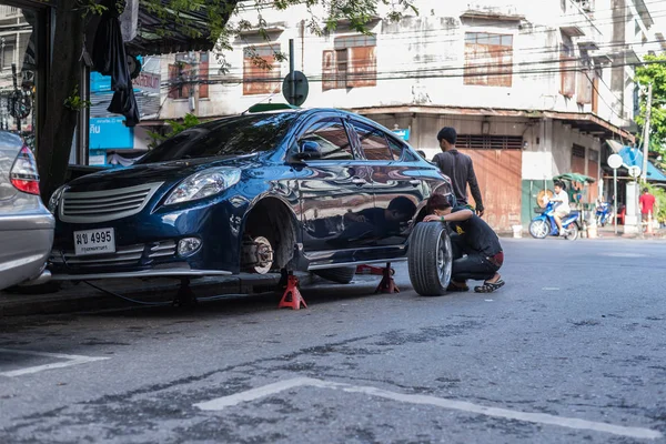 Bangkok Tajlandia Września 2017 Niezidentyfikowany Mechanik Samochodowy Lub Mechanik Serwisowy — Zdjęcie stockowe
