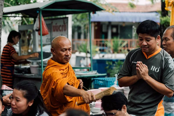 Bangkok Thajsko Dubna 2018 Neidentifikovaný Thajské Monk Modlí Požehnal Svěcenou — Stock fotografie